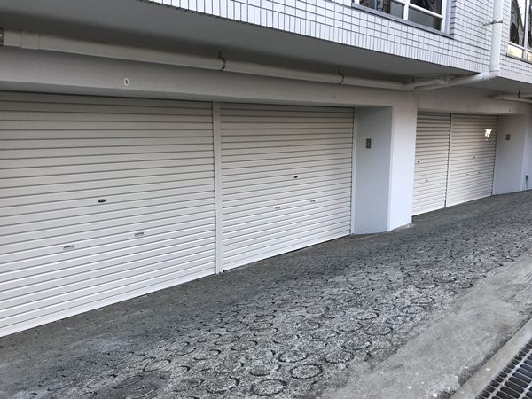 小田急相模原のペット可賃貸マンションの地下バイクガレージ